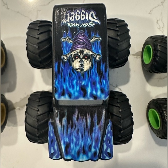 Mattel hot wheels toy car monster truck plastic x3 gas monkey, digger and Braun - Picture 3 of 12